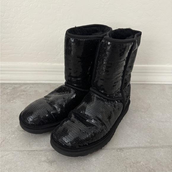 Classic Short Black Sequin Sparkly Uggs - size 8 - Picture 2 of 5